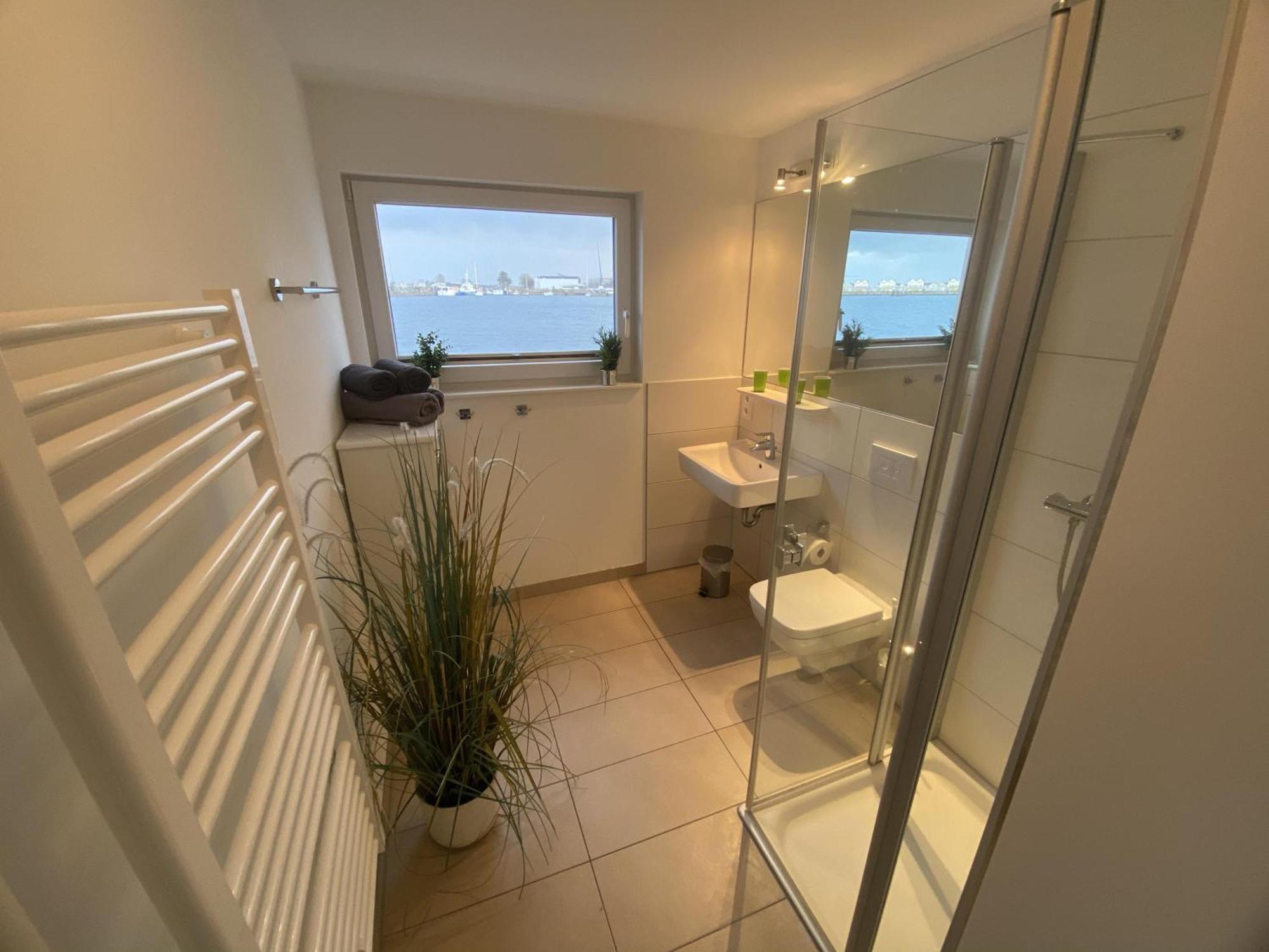 Schwimmendes Ferienhaus Antares One By Seeblick Ferien Oro, Rundum Wasser, Sauna Olpenæs Eksteriør billede