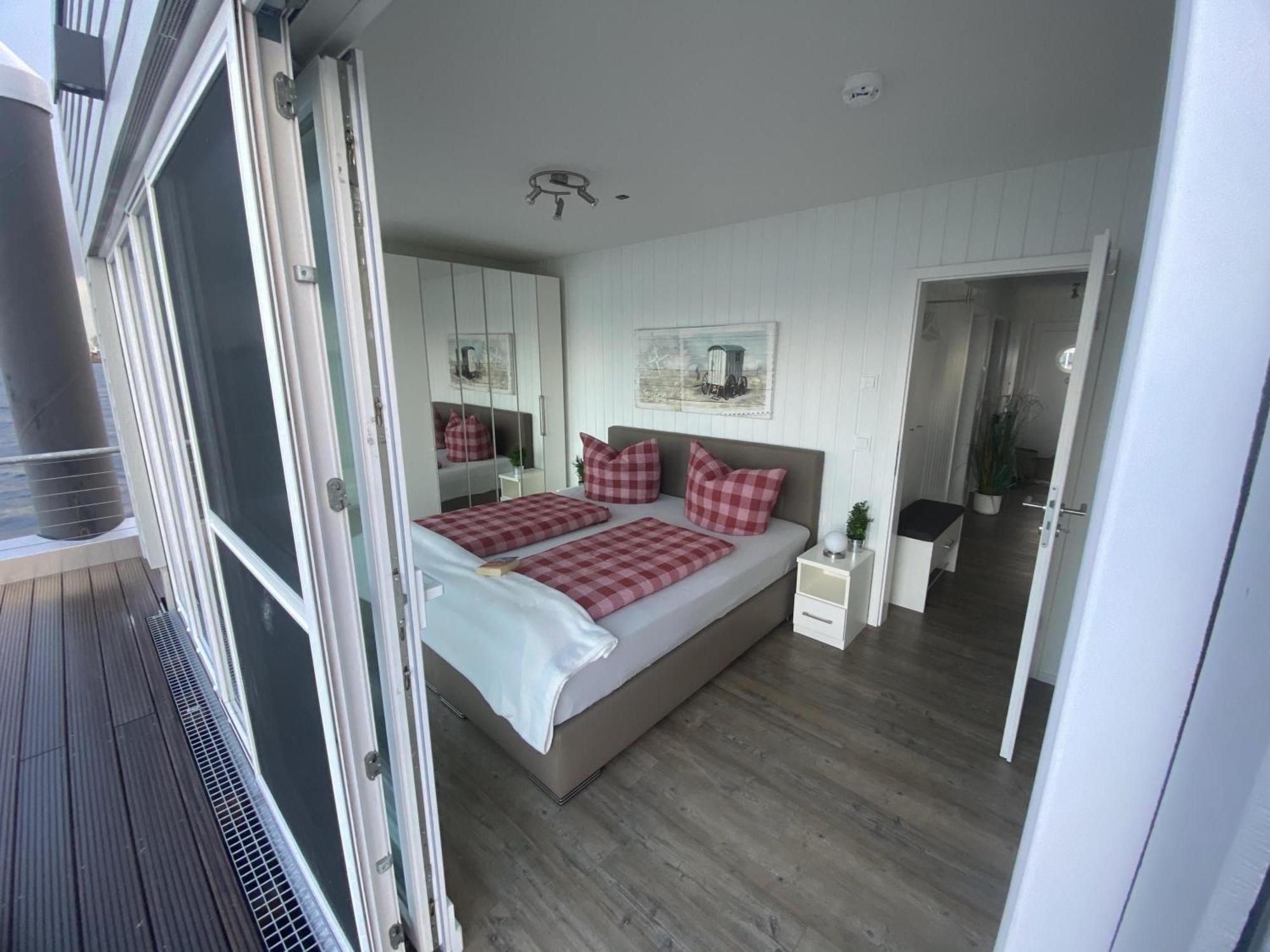 Schwimmendes Ferienhaus Antares One By Seeblick Ferien Oro, Rundum Wasser, Sauna Olpenæs Eksteriør billede
